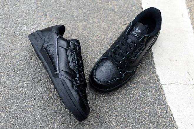 Les baskets Adidas Continental allient performance  et style intemporel.

Leur silhouette élégante.pas cher.le moins cher.