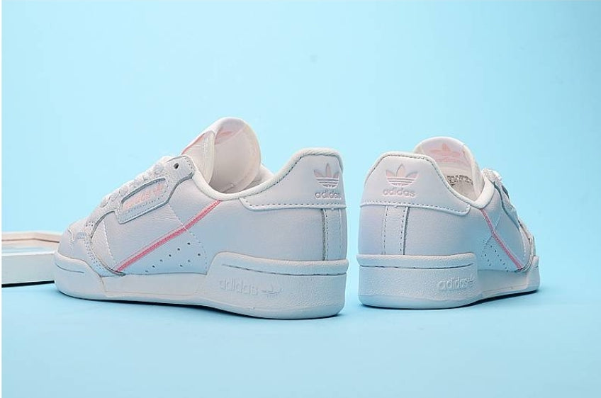 Les baskets Adidas Continental allient performance  et style intemporel.

Leur silhouette élégante.pas cher.le moins cher.