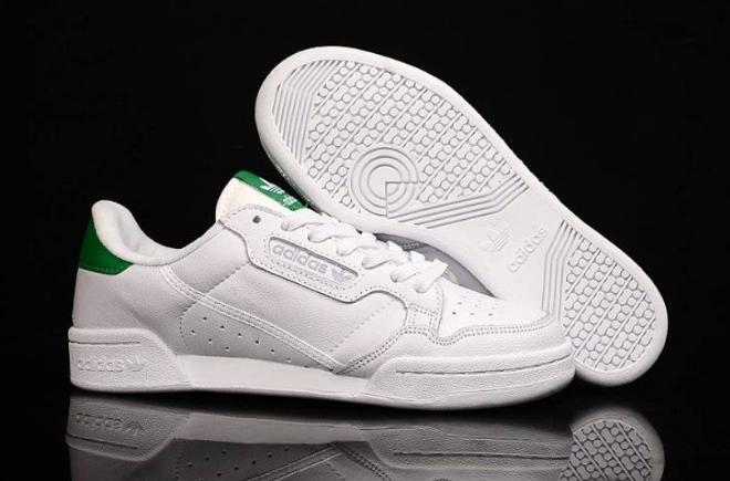 Les baskets Adidas Continental allient performance  et style intemporel.

Leur silhouette élégante.pas cher.le moins cher.