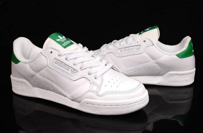Les baskets Adidas Continental allient performance  et style intemporel.

Leur silhouette élégante.pas cher.le moins cher.