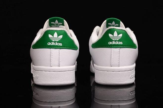 Les baskets Adidas Continental allient performance  et style intemporel.

Leur silhouette élégante.pas cher.le moins cher.