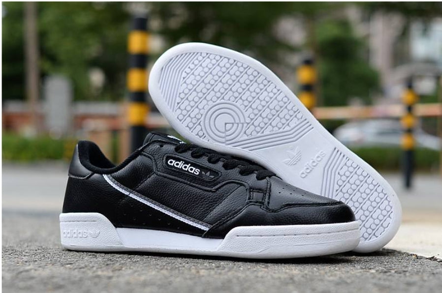 Les baskets Adidas Continental allient performance  et style intemporel.

Leur silhouette élégante.pas cher.le moins cher.