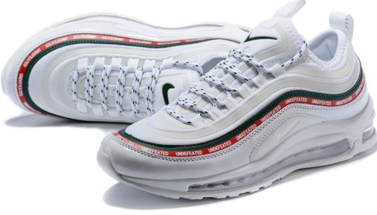 Les baskets Nike Air Max 97 sont synonymes de style emblématique et de confort absolu. Leur design ondulé distinctif.pas cher. Le moins cher.