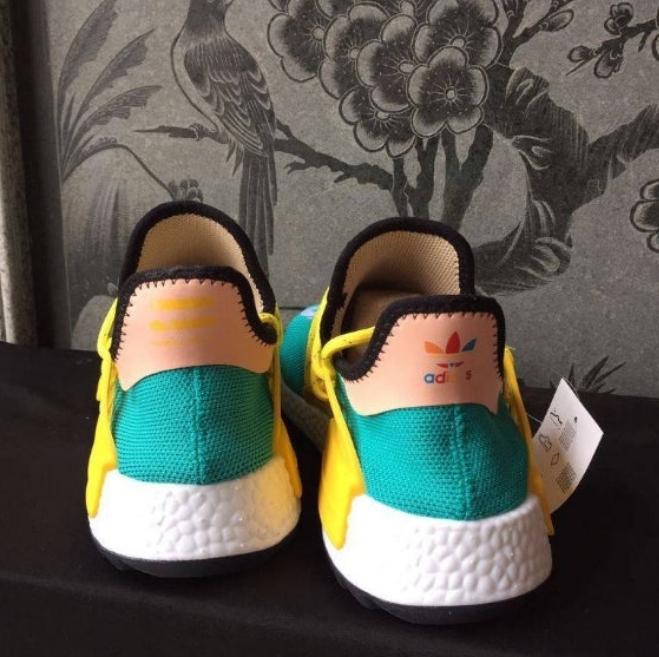 les baskets Adidas Human Race NMD x Pharrell Yellow " Femme  sont un témoignage de l'engagement d'Adidas à combiner style et innovation.