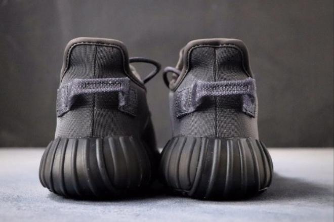 Les  Adidas Yeezy 350 Boost V2 Mono Mist Femme ,  entre Adidas et Kanye West, sont emblématiques pour leur design innovant et leur confort inégalé.