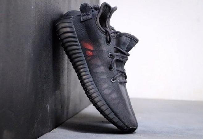 Les  Adidas Yeezy 350 Boost V2 Mono Mist Femme ,  entre Adidas et Kanye West, sont emblématiques pour leur design innovant et leur confort inégalé.