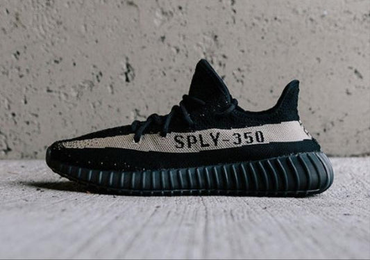 Les  Adidas Yeezy 350 Boost V2 Mono Mist Femme ,  entre Adidas et Kanye West, sont emblématiques pour leur design innovant et leur confort inégalé.