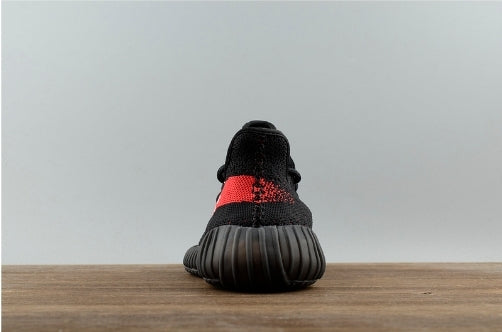 Les  Adidas Yeezy 350 Boost V2 Mono Mist Femme ,  entre Adidas et Kanye West, sont emblématiques pour leur design innovant et leur confort inégalé.