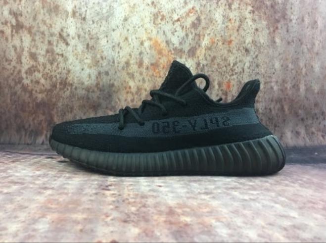 Les  Adidas Yeezy 350 Boost V2 Mono Mist Femme ,  entre Adidas et Kanye West, sont emblématiques pour leur design innovant et leur confort inégalé.