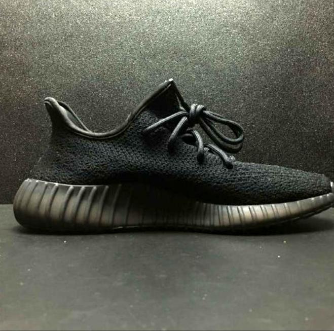 Les  Adidas Yeezy 350 Boost V2 Mono Mist Femme ,  entre Adidas et Kanye West, sont emblématiques pour leur design innovant et leur confort inégalé.
