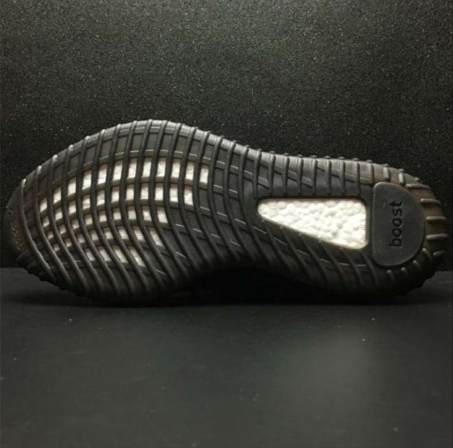 Les  Adidas Yeezy 350 Boost V2 Mono Mist Femme ,  entre Adidas et Kanye West, sont emblématiques pour leur design innovant et leur confort inégalé.