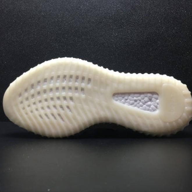 Les  Adidas Yeezy 350 Boost V2 Mono Mist Femme ,  entre Adidas et Kanye West, sont emblématiques pour leur design innovant et leur confort inégalé.