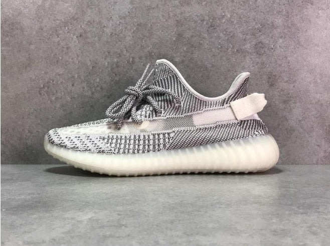 Les  Adidas Yeezy 350 Boost V2 Mono Mist Femme ,  entre Adidas et Kanye West, sont emblématiques pour leur design innovant et leur confort inégalé.