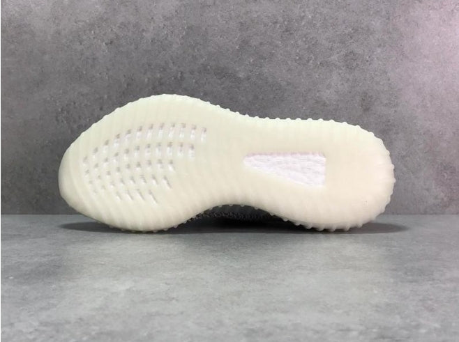 Les  Adidas Yeezy 350 Boost V2 Mono Mist Femme ,  entre Adidas et Kanye West, sont emblématiques pour leur design innovant et leur confort inégalé.