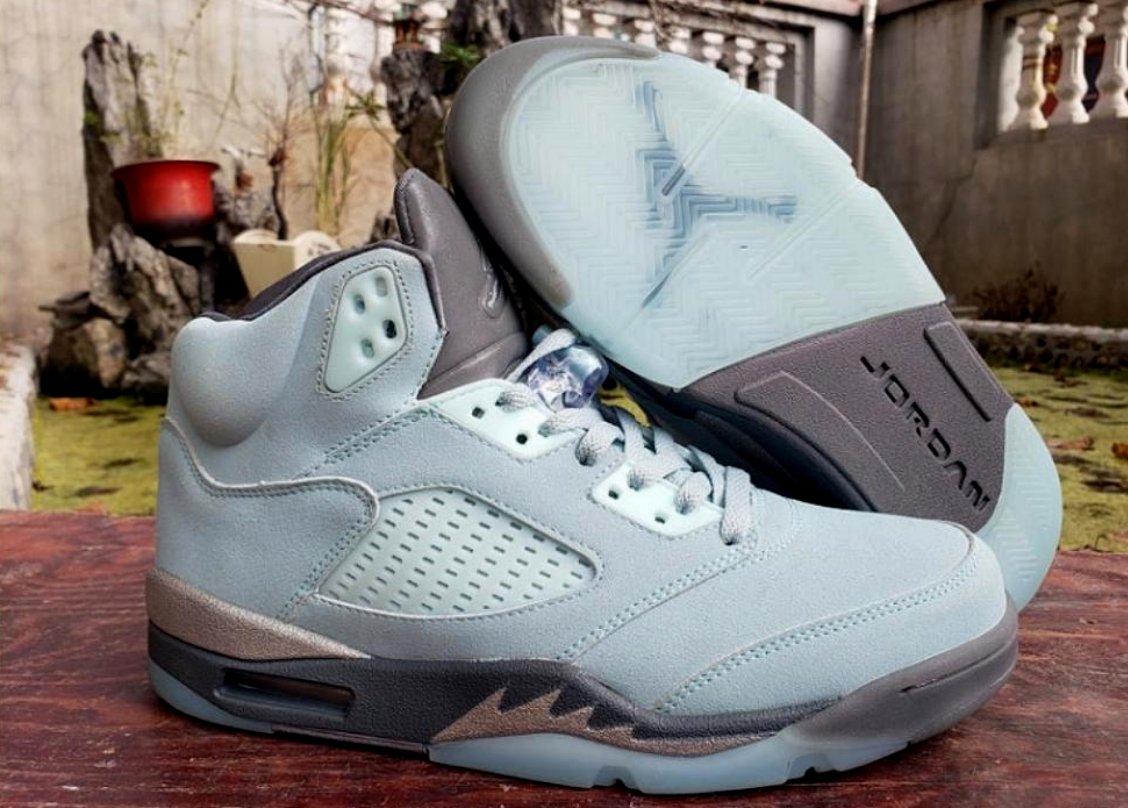 Les baskets Air Jordan 5 offrent un style audacieux et une performance exceptionnelle. leur design unique emblématique. Pas cher. Le moins cher. 