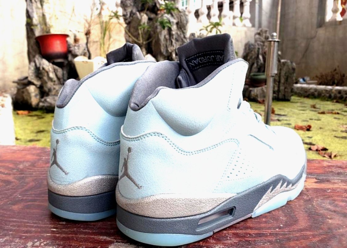 Les baskets Air Jordan 5 offrent un style audacieux et une performance exceptionnelle. leur design unique emblématique. Pas cher. Le moins cher. 