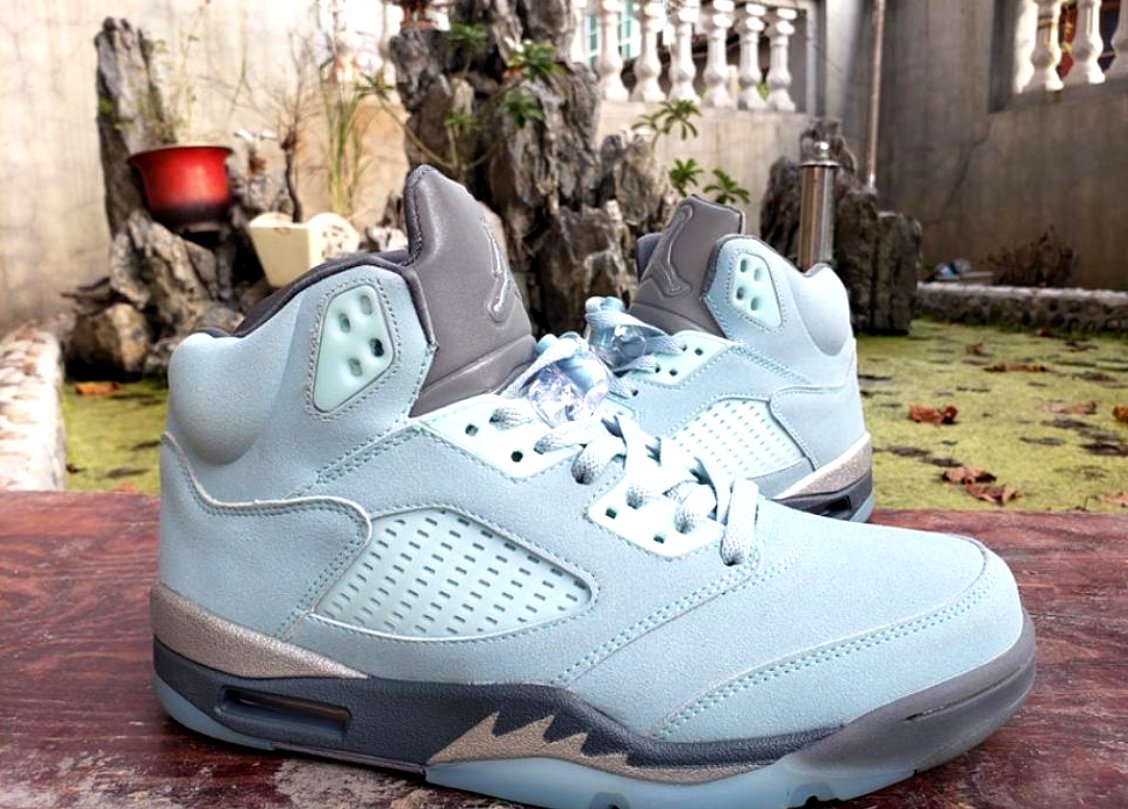 Les baskets Air Jordan 5 offrent un style audacieux et une performance exceptionnelle. leur design unique emblématique. Pas cher. Le moins cher. 