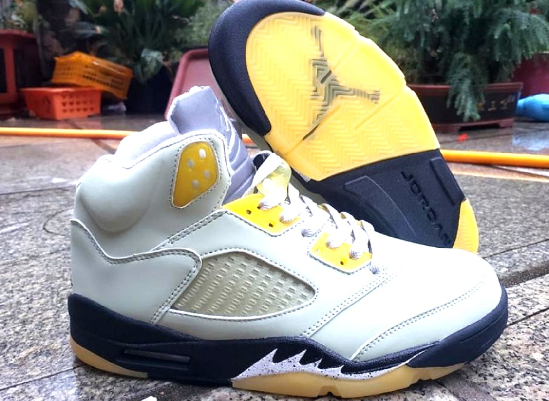 Les baskets Air Jordan 5 offrent un style audacieux et une performance exceptionnelle. leur design unique emblématique. Pas cher. Le moins cher. 