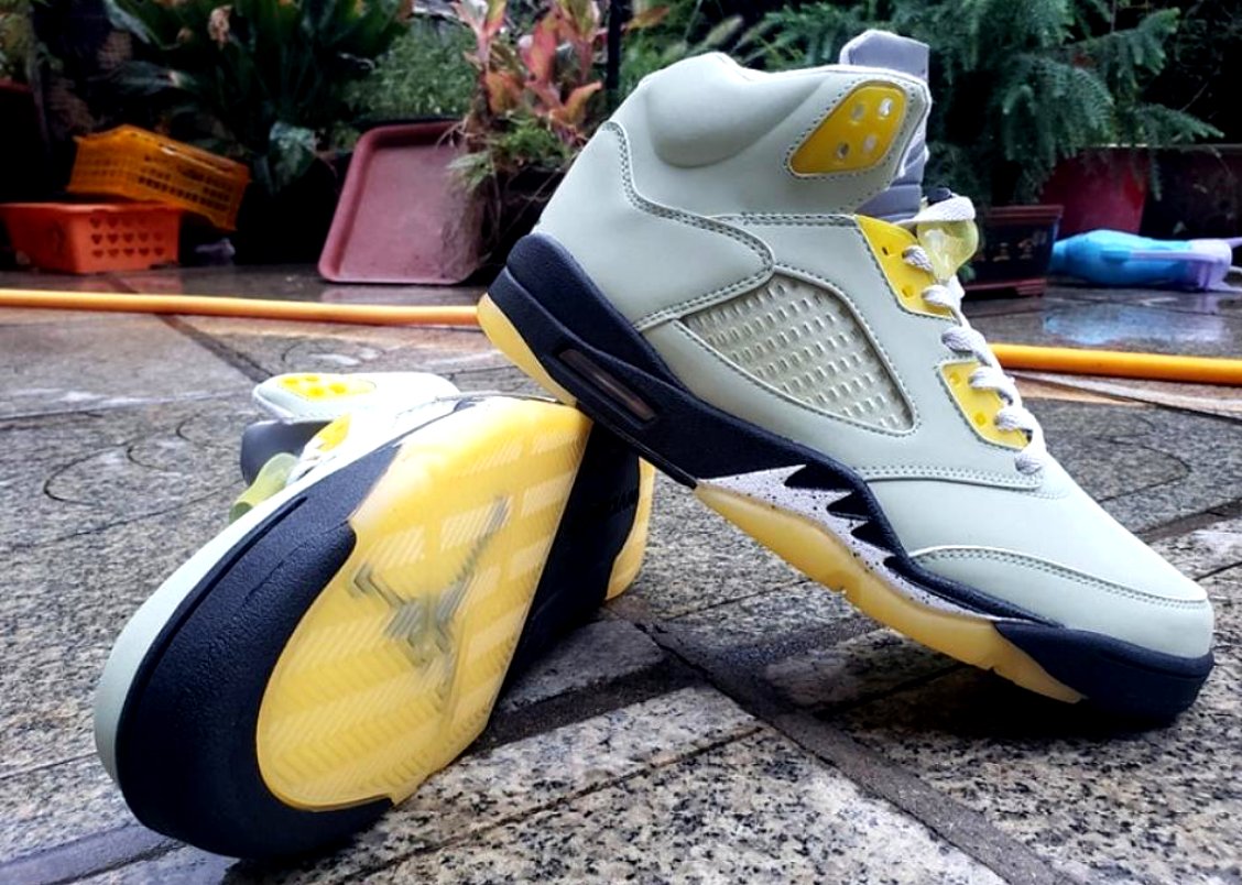 Les baskets Air Jordan 5 offrent un style audacieux et une performance exceptionnelle. leur design unique emblématique. Pas cher. Le moins cher. 