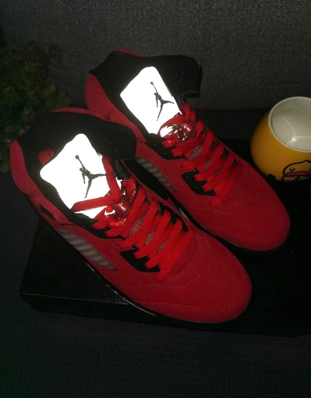 Les baskets Air Jordan 5 offrent un style audacieux et une performance exceptionnelle. leur design unique emblématique. Pas cher. Le moins cher. 