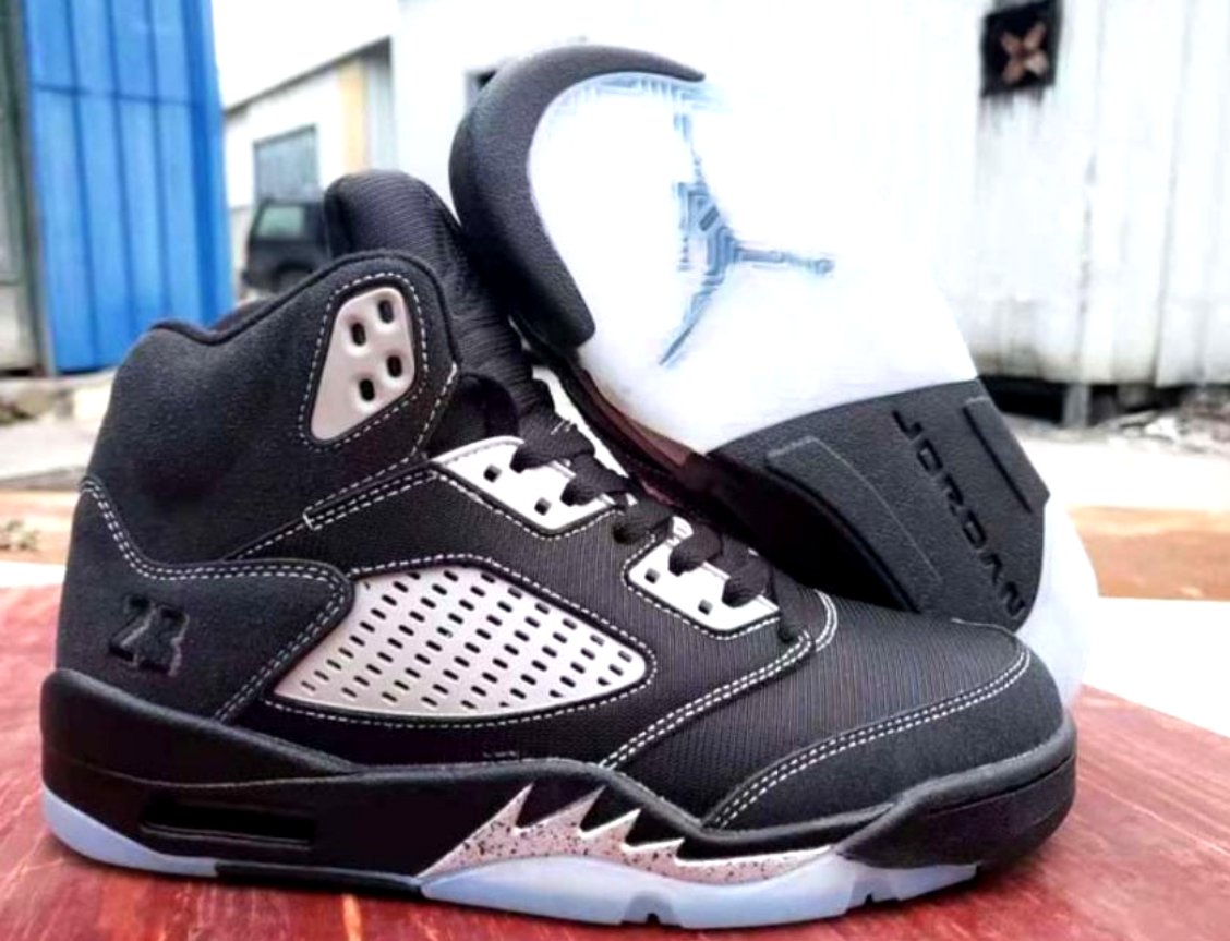 Les baskets Air Jordan 5 offrent un style audacieux et une performance exceptionnelle. leur design unique emblématique. Pas cher. Le moins cher. 