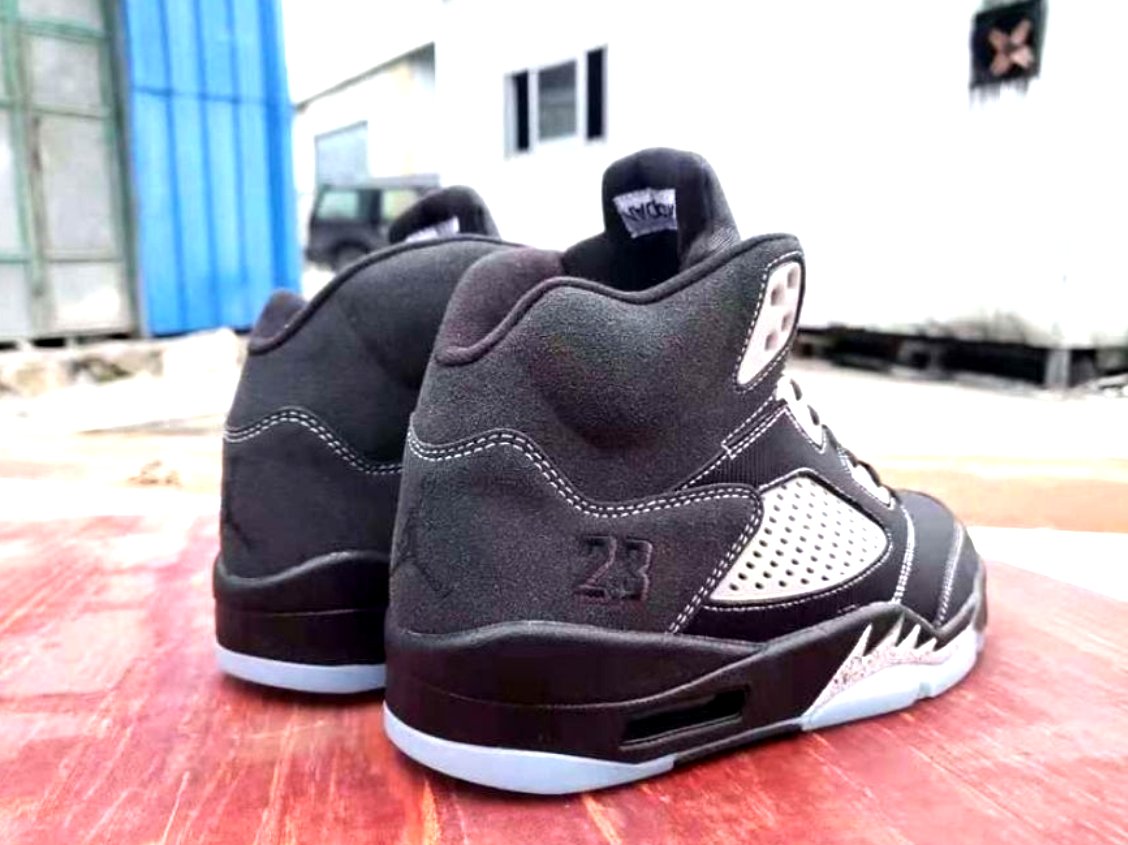 Les baskets Air Jordan 5 offrent un style audacieux et une performance exceptionnelle. leur design unique emblématique. Pas cher. Le moins cher. 