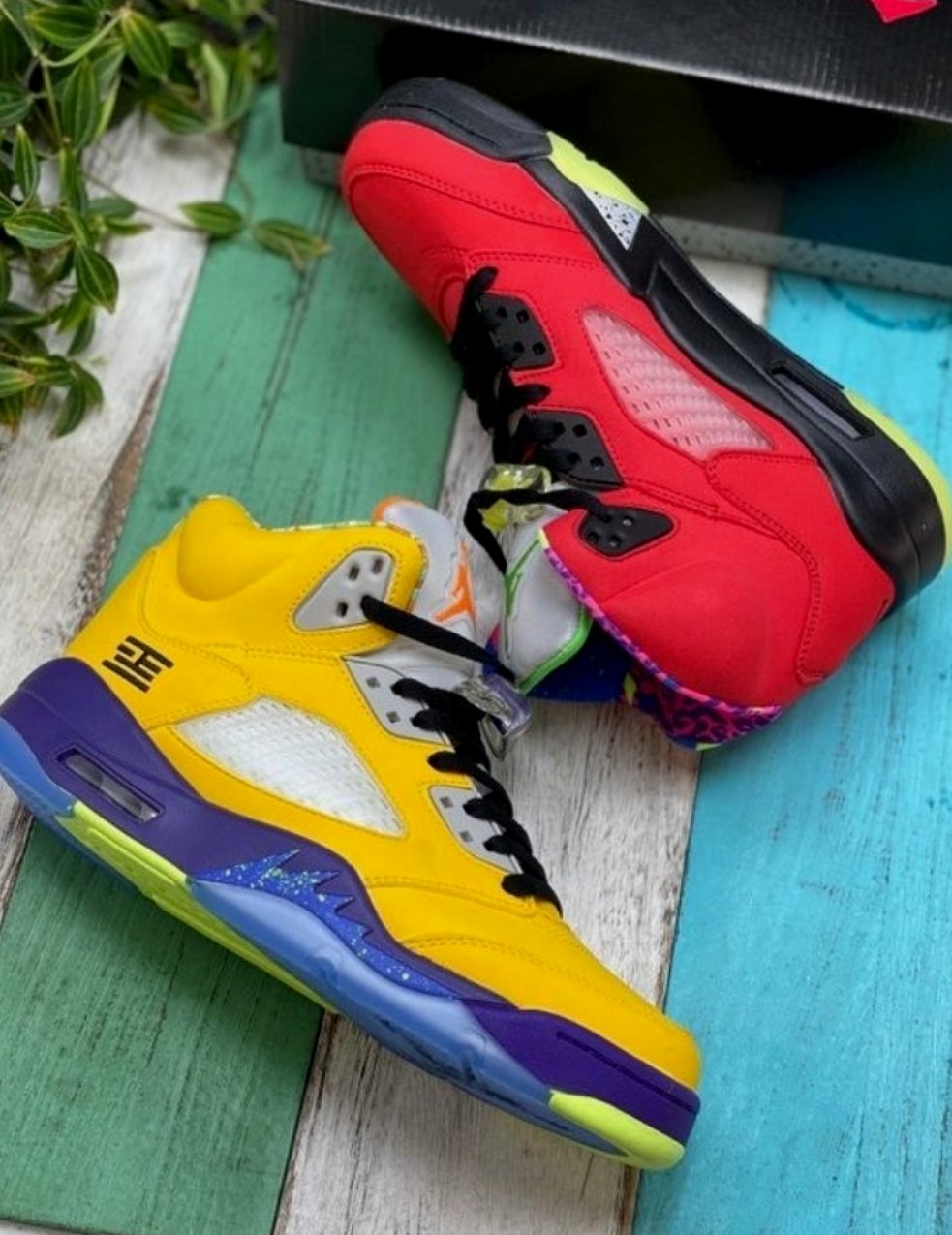 Les baskets Air Jordan 5 offrent un style audacieux et une performance exceptionnelle. leur design unique emblématique. Pas cher. Le moins cher. 