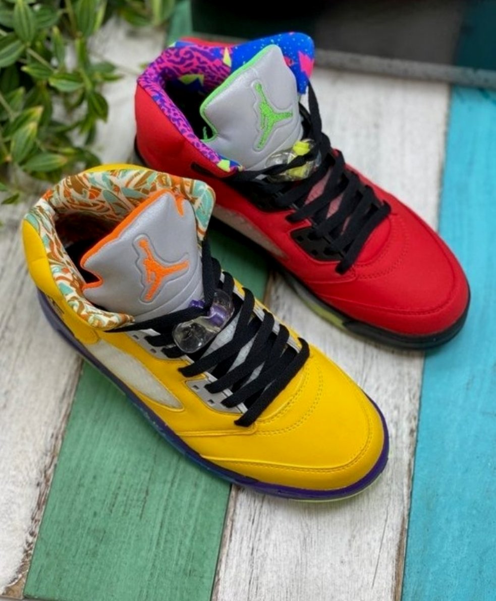 Les baskets Air Jordan 5 offrent un style audacieux et une performance exceptionnelle. leur design unique emblématique. Pas cher. Le moins cher. 