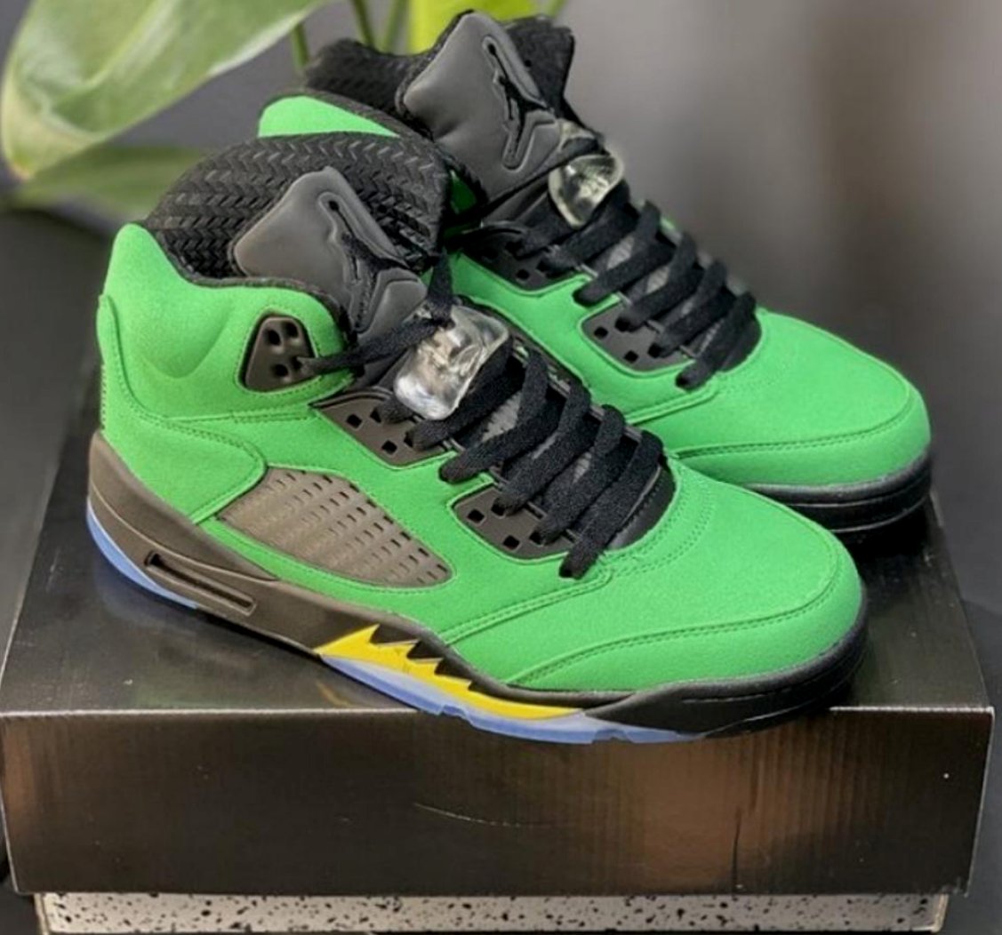 Les baskets Air Jordan 5 offrent un style audacieux et une performance exceptionnelle. leur design unique emblématique. Pas cher. Le moins cher. 