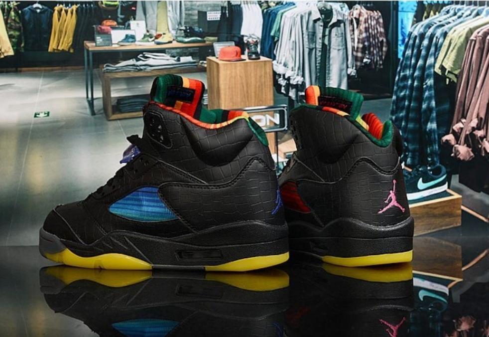 Les baskets Air Jordan 5 offrent un style audacieux et une performance exceptionnelle. leur design unique emblématique. Pas cher. Le moins cher. 
