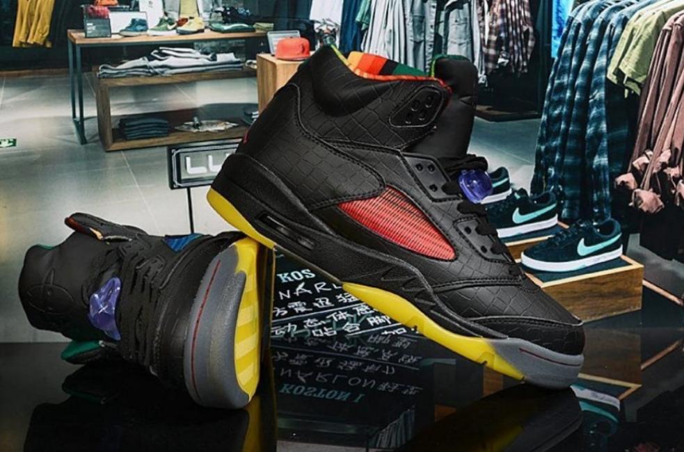 Les baskets Air Jordan 5 offrent un style audacieux et une performance exceptionnelle. leur design unique emblématique. Pas cher. Le moins cher. 