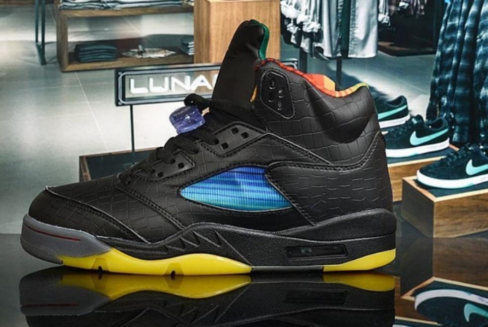 Les baskets Air Jordan 5 offrent un style audacieux et une performance exceptionnelle. leur design unique emblématique. Pas cher. Le moins cher. 