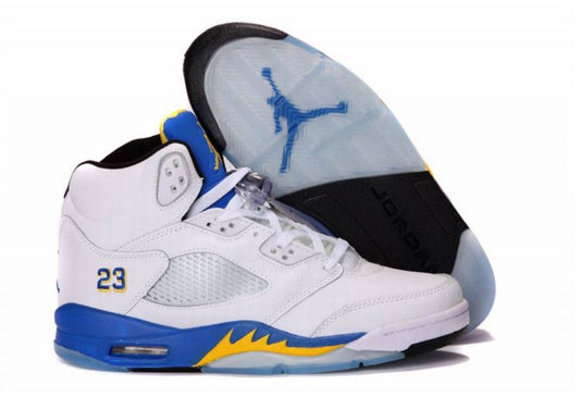 Les baskets Air Jordan 5 offrent un style audacieux et une performance exceptionnelle. leur design unique emblématique. Pas cher. Le moins cher.