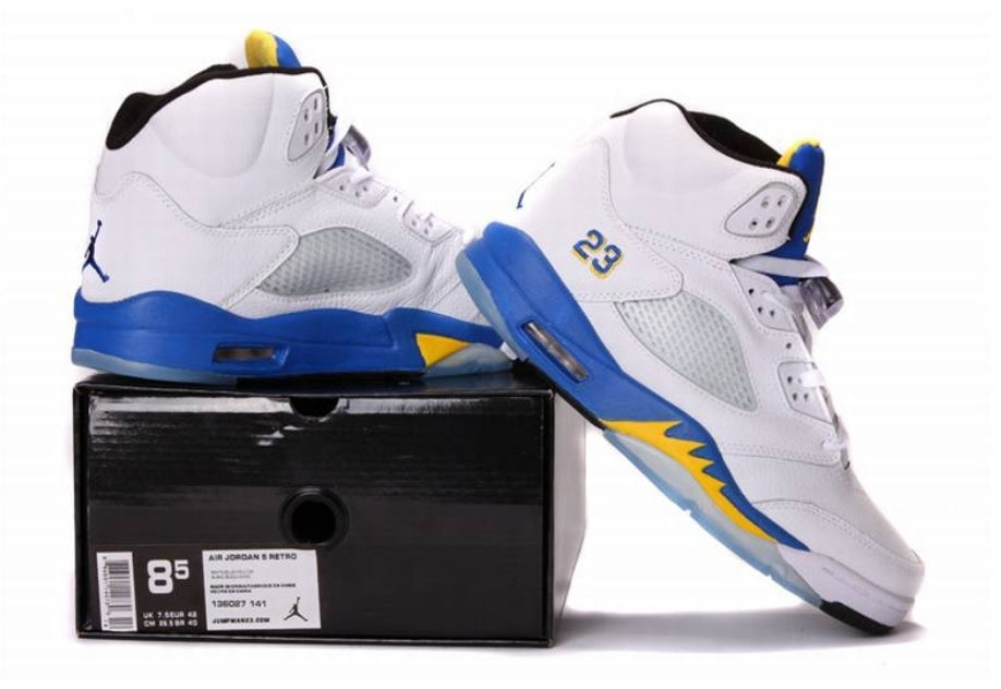 Les baskets Air Jordan 5 offrent un style audacieux et une performance exceptionnelle. leur design unique emblématique. Pas cher. Le moins cher. 