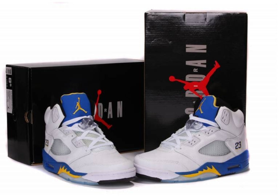 Les baskets Air Jordan 5 offrent un style audacieux et une performance exceptionnelle. leur design unique emblématique. Pas cher. Le moins cher. 