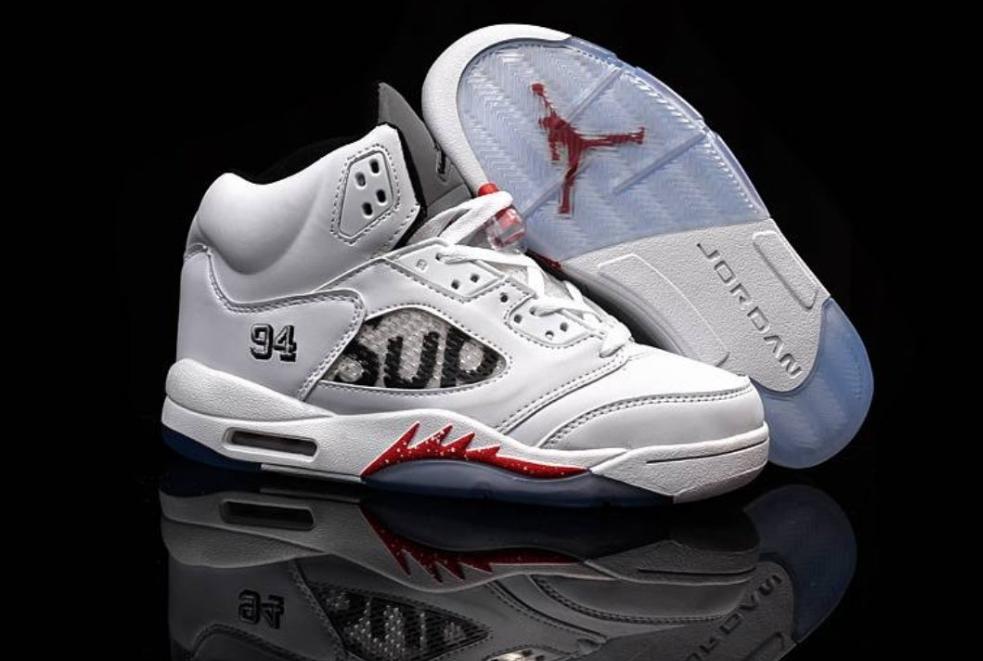 Les baskets Air Jordan 5 offrent un style audacieux et une performance exceptionnelle. leur design unique emblématique. Pas cher. Le moins cher. 