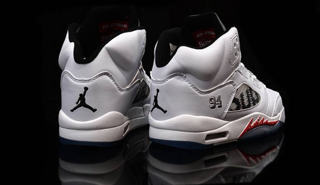 Les baskets Air Jordan 5 offrent un style audacieux et une performance exceptionnelle. leur design unique emblématique. Pas cher. Le moins cher. 