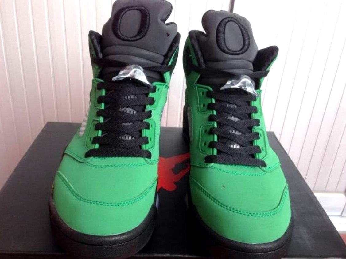 Les baskets Air Jordan 5 offrent un style audacieux et une performance exceptionnelle. leur design unique emblématique. Pas cher. Le moins cher. 