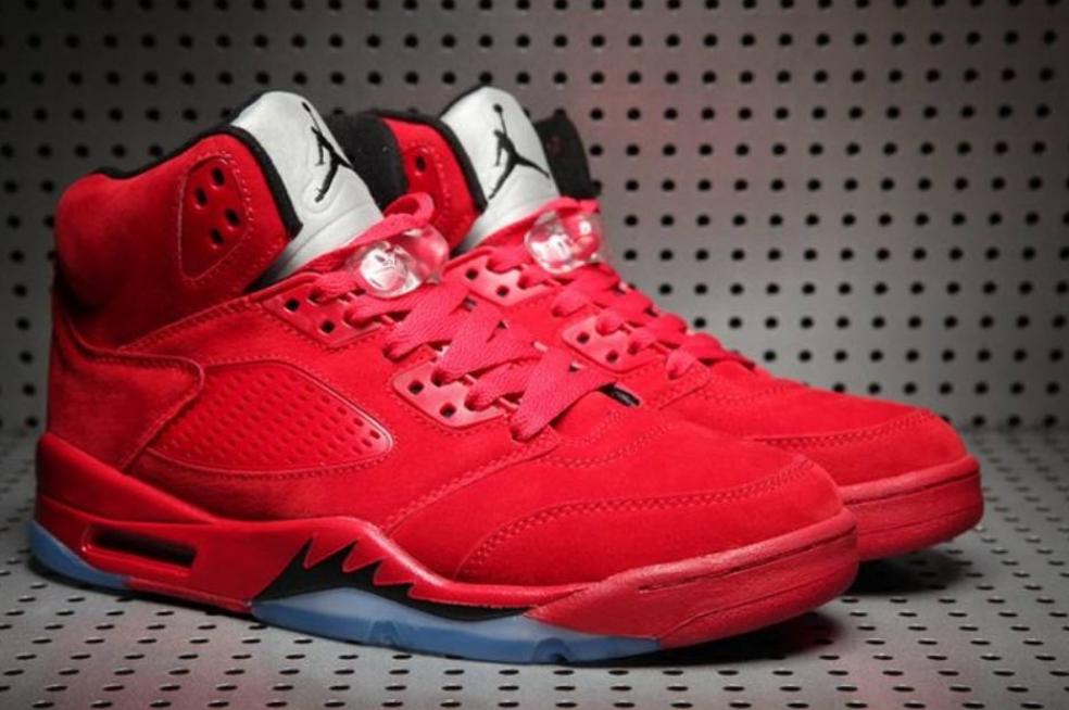 Les baskets Air Jordan 5 offrent un style audacieux et une performance exceptionnelle. leur design unique emblématique. Pas cher. Le moins cher. 