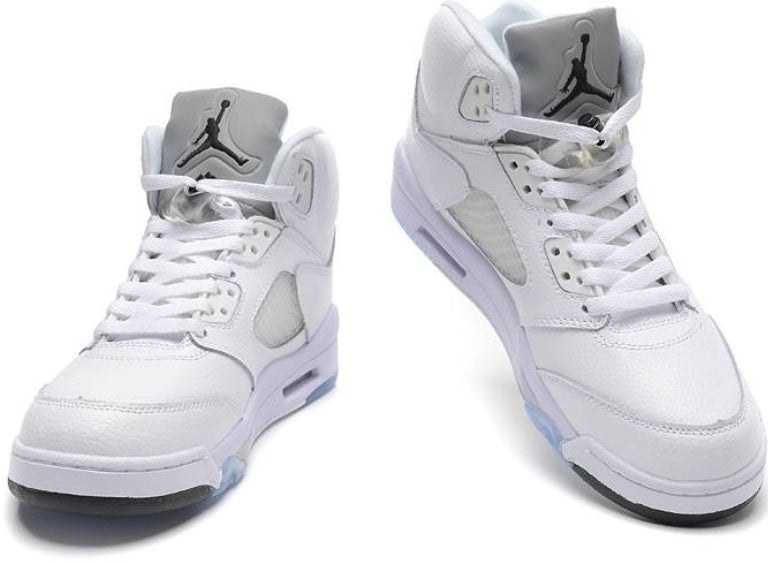 Les baskets Air Jordan 5 offrent un style audacieux et une performance exceptionnelle. leur design unique emblématique. Pas cher. Le moins cher. 
