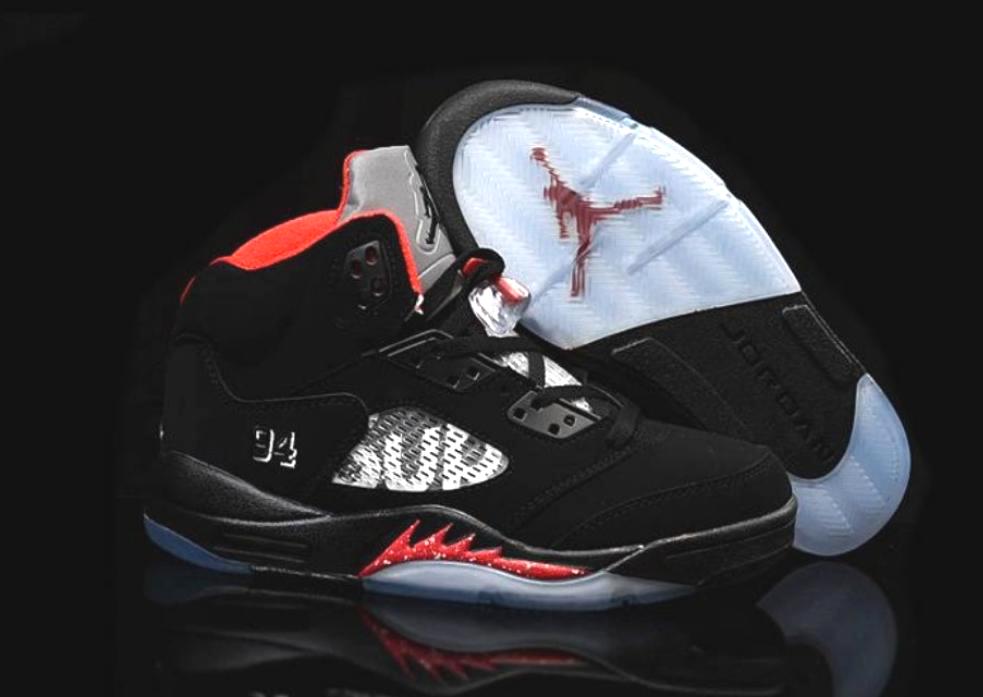 Les baskets Air Jordan 5 offrent un style audacieux et une performance exceptionnelle. leur design unique emblématique. Pas cher. Le moins cher. 