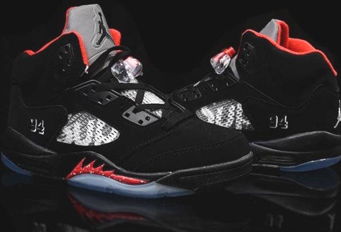 Les baskets Air Jordan 5 offrent un style audacieux et une performance exceptionnelle. leur design unique emblématique. Pas cher. Le moins cher. 