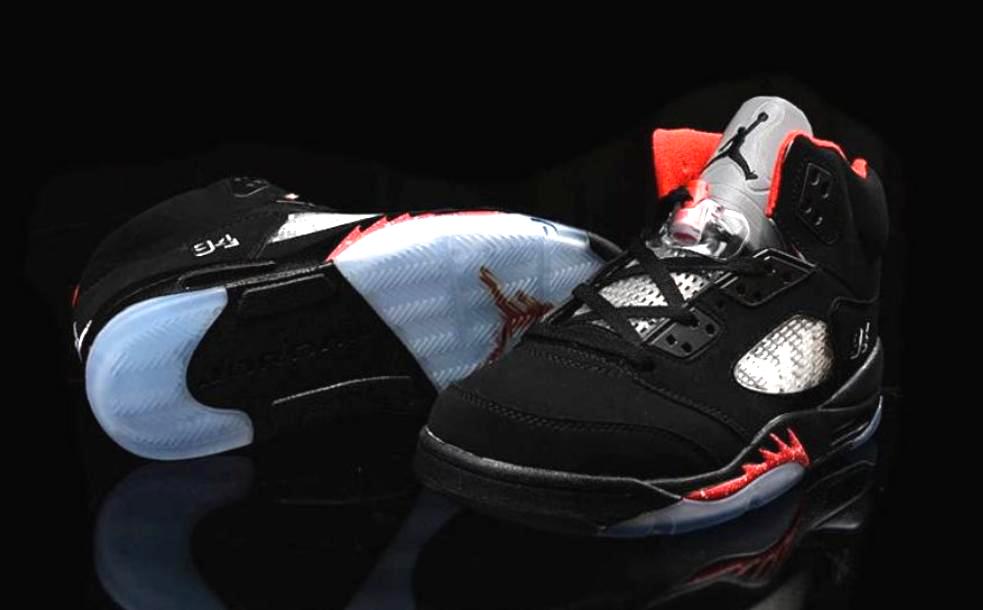 Les baskets Air Jordan 5 offrent un style audacieux et une performance exceptionnelle. leur design unique emblématique. Pas cher. Le moins cher. 