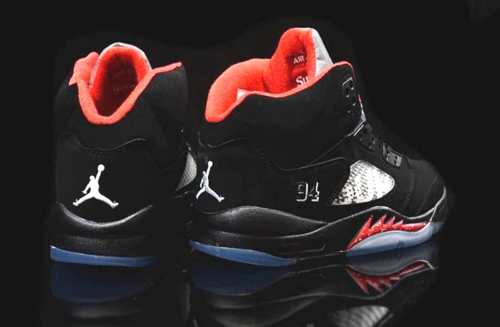 Les baskets Air Jordan 5 offrent un style audacieux et une performance exceptionnelle. leur design unique emblématique. Pas cher. Le moins cher. 