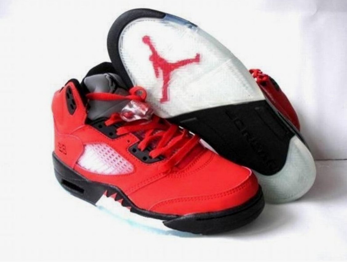 Les baskets Air Jordan 5 offrent un style audacieux et une performance exceptionnelle. leur design unique emblématique. Pas cher. Le moins cher. 