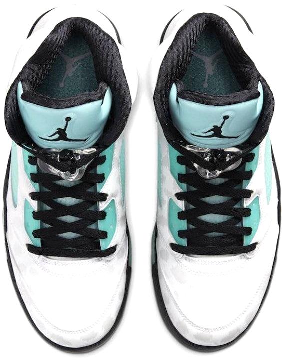 Les baskets Air Jordan 5 offrent un style audacieux et une performance exceptionnelle. leur design unique emblématique. Pas cher. Le moins cher. 