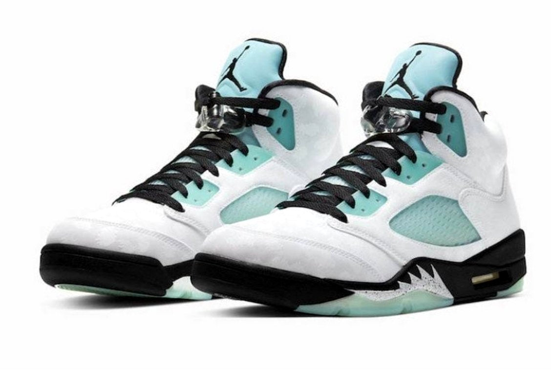 Les baskets Air Jordan 5 offrent un style audacieux et une performance exceptionnelle. leur design unique emblématique. Pas cher. Le moins cher. 