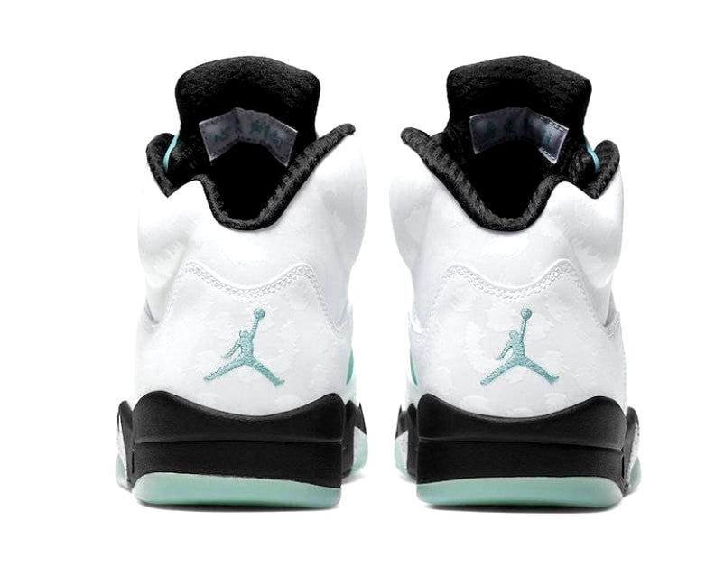 Les baskets Air Jordan 5 offrent un style audacieux et une performance exceptionnelle. leur design unique emblématique. Pas cher. Le moins cher. 