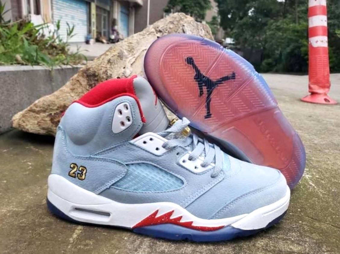 Les baskets Air Jordan 5 offrent un style audacieux et une performance exceptionnelle. leur design unique emblématique. Pas cher. Le moins cher. 