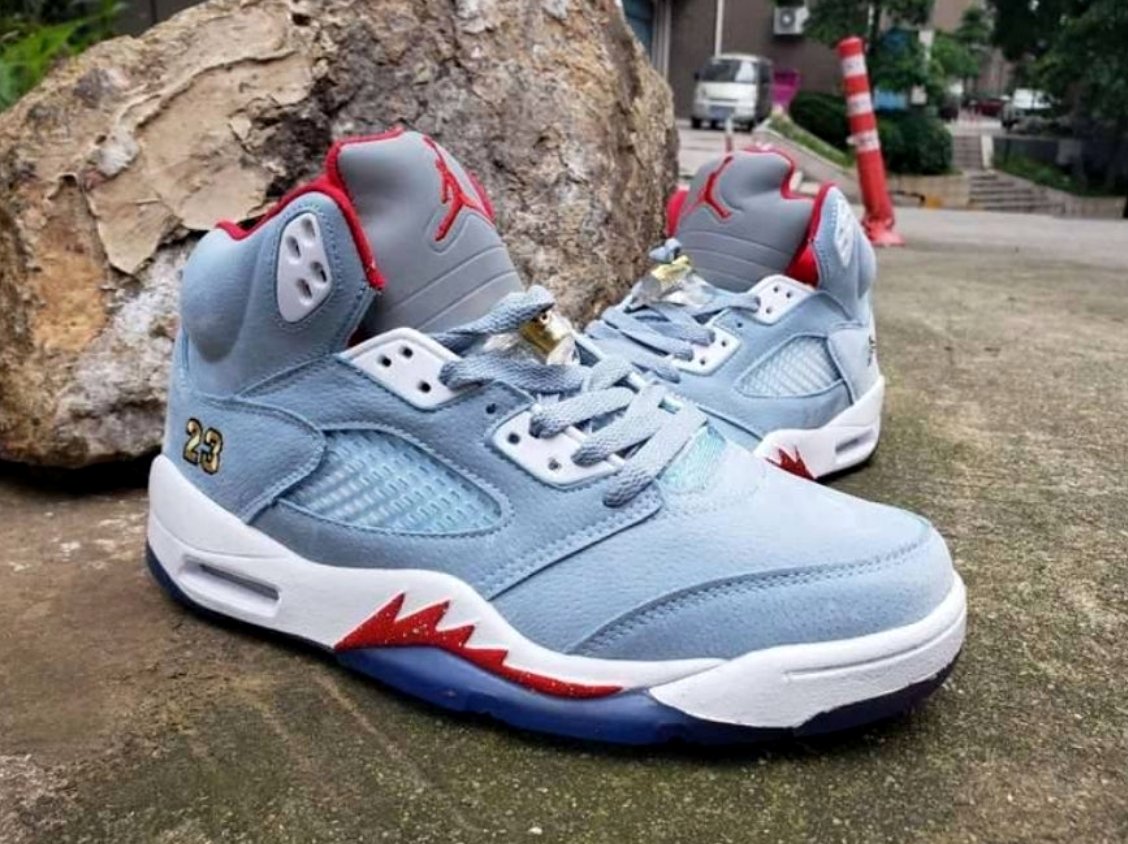 Les baskets Air Jordan 5 offrent un style audacieux et une performance exceptionnelle. leur design unique emblématique. Pas cher. Le moins cher. 